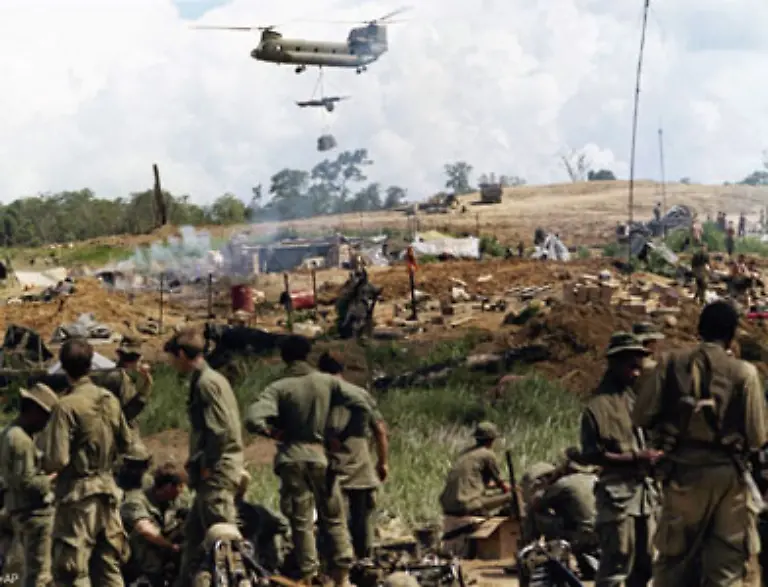 Mehr-als-500-000-Tonnen-Bomben-werden-ueber-dem-Land-abgeworfen-mehr-Bomben-als-die-Alliierten-waehrend-des-2-Weltkriegs-in-Europa-abwarfen