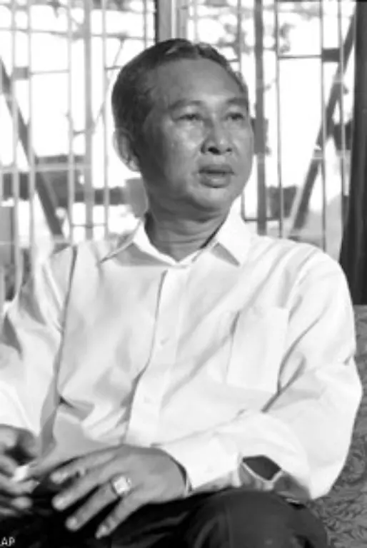 den-kambodschanischen-Armeegeneral-Lon-Nol-der-sich-1970-an-die-Macht-geputscht-hatte