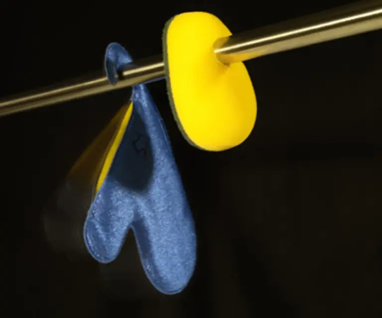 Und-auch-unter-einem-Fusselhandschuh-konnten-wir-uns-bis-jetzt-nichts-Konkretes-vorstellen-Hier-haengt-nun-einer-neben-dem-Kuechenschwamm-Sponge
