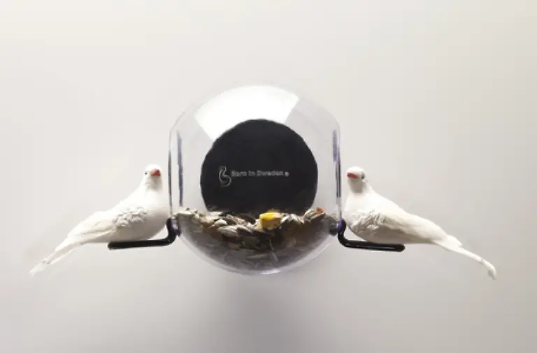 Wenn-Sie-sich-dagegen-gefiederte-Freunde-machen-wollen-versuchen-Sie-es-doch-mal-mit-der-Futterstelle-Bird-feeder-Vielleicht-wissen-ja-auch-die-Voegel-schoenes-Design-zu-wuerdigen