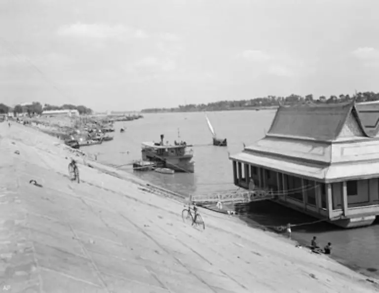 Das-einst-zwei-Millionen-Einwohner-zaehlende-Phnom-Penh-verwandelt-sich-in-eine-Geisterstadt