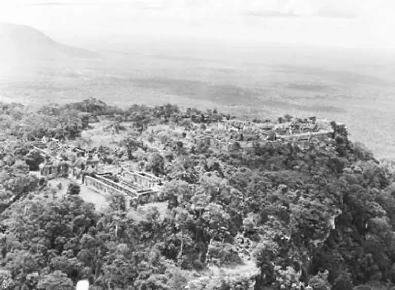 Das-Land-verwandelt-sich-in-ein-gigantisches-Arbeits-und-Gefangenenlager