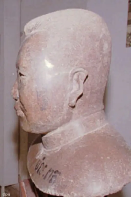 Es-gibt-kaum-Fotos-von-ihm-Skulpturen-oder-offizielle-Portraits