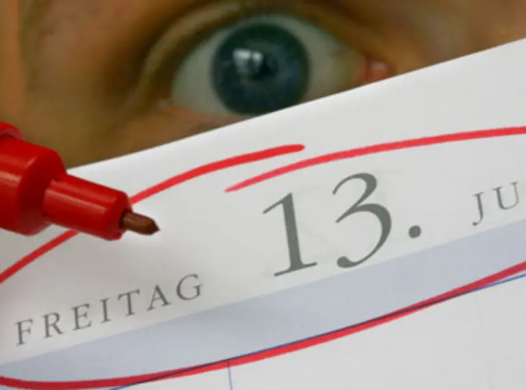 Ein-weiterer-Nachteil-fuer-den-Arbeitnehmer-ist-dass-der-Bezug-von-Kurzarbeit-zeitlich-befristet-ist-Die-Regierung-springt-nicht-in-die-Bresche-bis-die-Konjunktur-wieder-laeuft-Sie-will-die-Auswirkungen-der-Wirtschaftskrise-lediglich-mildern-Nach-der-ab-2009-gueltigen