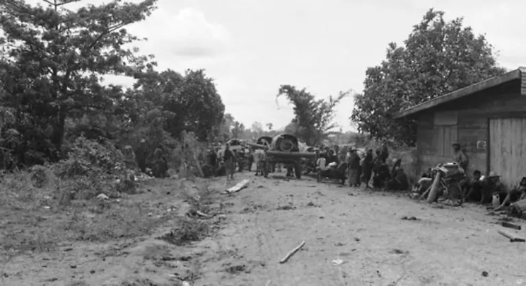 Eine-Einheitfront-fuer-nationale-Rettung-stuerzt-die-Roten-Khmer-und-ruft-die-Volksrepublik-Kampuchea-aus