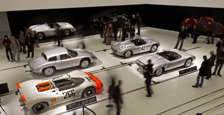 Der-Sportwagenbauer-PORSCHE-kuendigte-im-November-an-die-Produktion-im-Stammwerk-Stuttgart-Zuffenhausen-bis-Ende-Januar-fuer-insgesamt-acht-Tage-ruhen-zu-lassen-Davon-seien-rund-2500-der-insgesamt-4800-Mitarbeiter-des-Werkes-betroffen