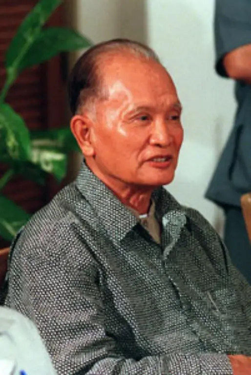 und-Chefideologe-Nuon-Chea-entschuldigen-sich-fuer-die-Verbrechen-der-Roten-Khmer-Sie-werden-waermstens-von-der-kambodschanischen-Regierung-unter-Ministerpraesident-Hun-Sen-empfangen