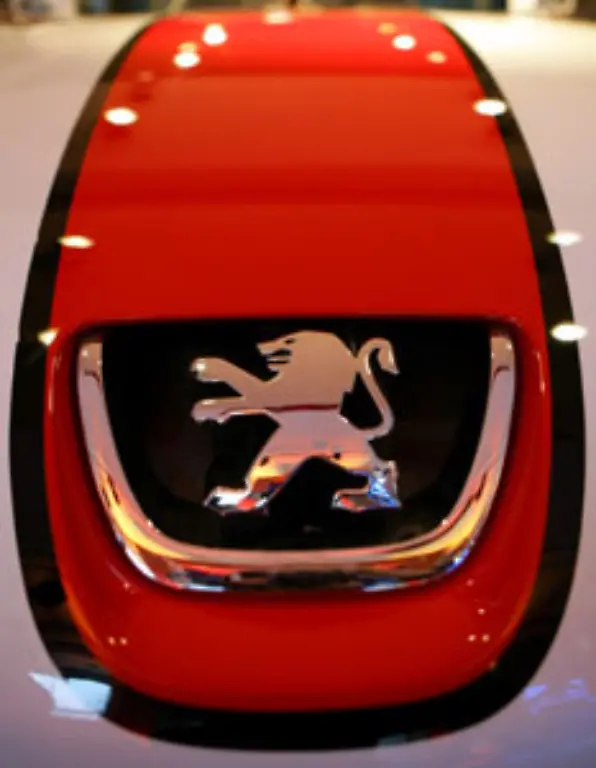 Eine-neue-Anregung-in-Sachen-Sparen-kam-fuer-die-deutschen-Autobauer-aus-Frankreich-In-Anbetracht-der-vierwoechigen-Kurzarbeit-bei-dem-franzoesischen-Autobauer-PSA-Peugeot-Citron-hat-sich-der-Betriebsrat-fuer-den-Weihnachtsmarkt-etwas-Besonderes
