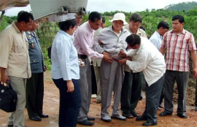 wird-wenig-spaeter-von-der-kambodschanischen-Polizei-festgenommen