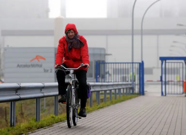 Andere-Branchen-versuchen-ebenfalls-zu-ueberwintern-Hier-gilt-seit-Dezember-fuer-rund-1-600-der-2-600-Beschaeftigten-beim-Stahlriesen-ARCELORMITTAL-in-Eisenhuettenstadt-Kurzarbeit-300-Jobs-werden-dennoch-abgebaut