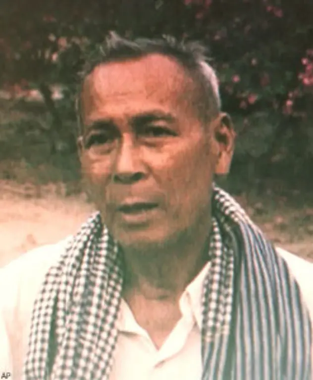 So-weit-kommt-es-bei-dem-beruechtigten-Militaerchef-Ta-Mok-dessen-Parteisaeuberungen-Zehntausenden-das-Leben-gekostet-haben-nicht-mehr