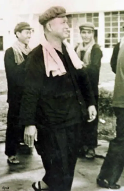 und-nun-einigen-hochrangigen-Khmer-Fuehrern-der-Prozess-gemacht-wird