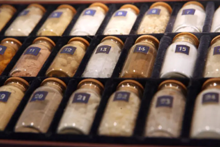 Merck-geht-davon-aus-im-ersten-Halbjahr-2009-die-Produktion-in-mehreren-Anlagen-wochenlang-zu-drosseln-In-den-betroffenen-Betrieben-in-Deutschland-Asien-und-den-USA-beschaeftigt-Merck-rund-800-Mitarbeiter