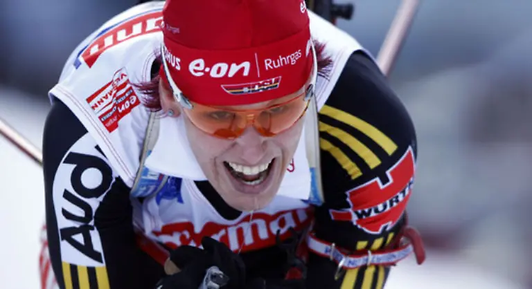 In-der-Saison-2004-2005-schafft-sie-ihre-bis-dahin-beste-Saisonleistung-Kati-Wilhelm-gewinnt-drei-Weltcups-und-belegt-am-Ende-den-2-Platz-des-Gesamtweltcups-den-Sprintweltcup-entscheidet-sie-fuer-sich