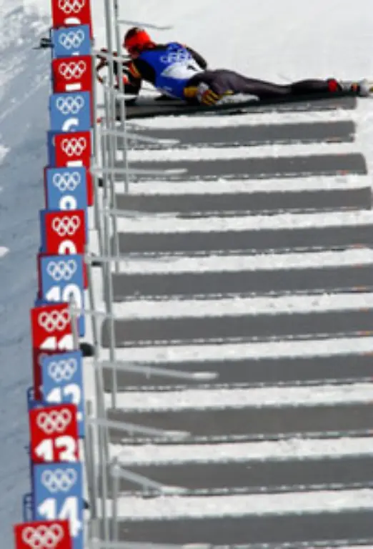 Bei-den-Olympischen-Winterspielen-in-Salt-Lake-City-avanciert-sie-zu-einer-der-erfolgreichsten-Athletinnen