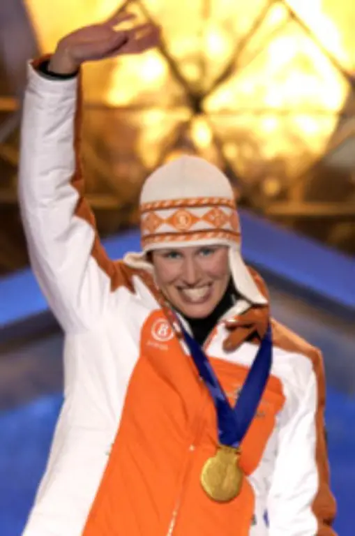 Im-Sprintrennen-gewinnt-sie-die-Goldmedaille-und-im-anschliessenden-Verfolgungsrennen-die-Silbermedaille