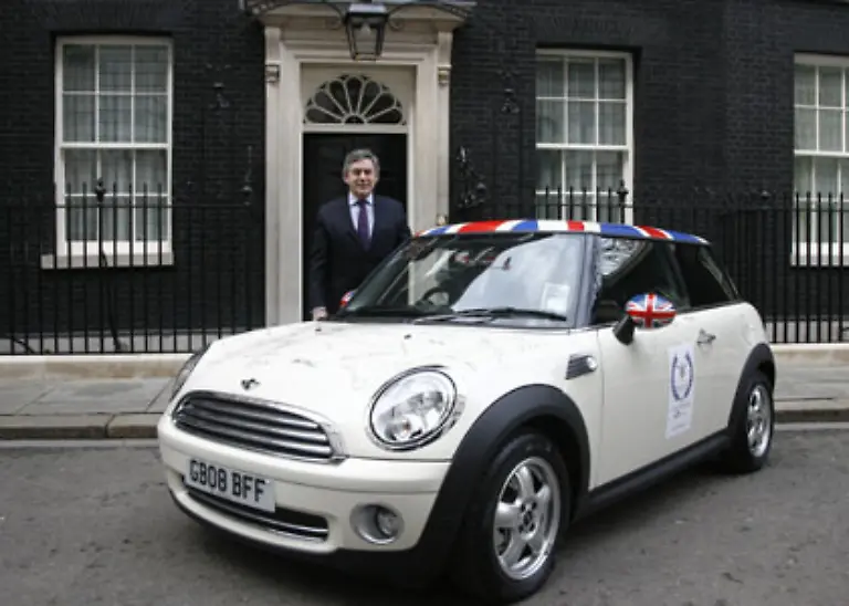 Die-britische-Wirtschaft-wird-bereits-mit-einem-Konjunkturprogramm-von-20-Mrd-Pfund-22-2-Mrd-Euro-angekurbelt-Als-erstes-grosses-EU-Land-hat-Grossbritannien-dabei-die-Mehrwertsteuer