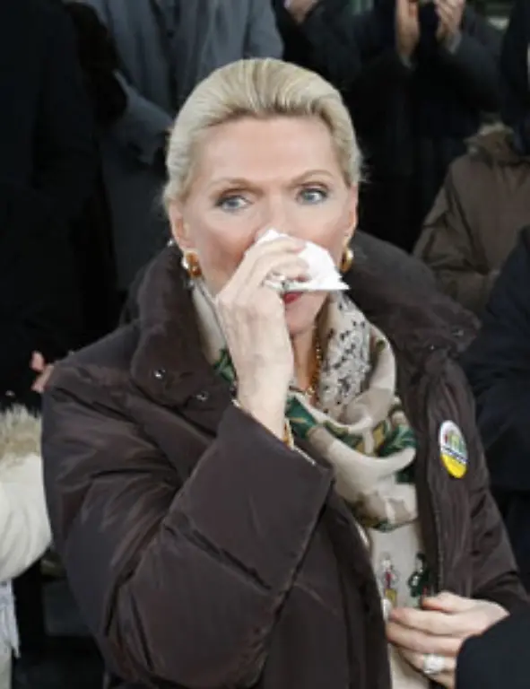 Firmeneigentuemerin-Maria-Elisabeth-Schaeffler-zeigte-sich-am-Mittwoch-tief-geruehrt-vor-dem-Werkstor-des-Autozulieferers-in-Herzogenaurach-jubelten-ihr-8000-Schaeffler-Mitarbeiter-zu-Chefin-und-Belegschaft-eint-der-tiefe-Wunsch-nach-Staatshilfe-Nach-all-den-Turbulenzen-und