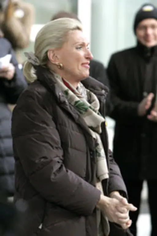 Nach-eigener-Aussage-steckt-ihr-Milliardenvermoegen-nahezu-komplett-in-dem-Konzern-2008-schaetzte-Forbes-ihr-Vermoegen-noch-auf-8-5-Mrd-Dollar