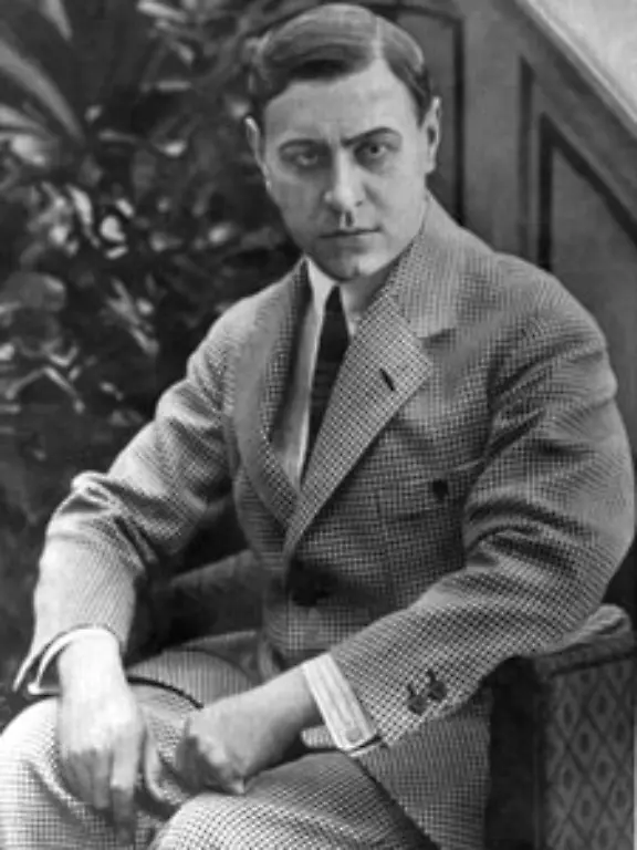 Schon-vorher-wird-Jannings-Bester-Schauspieler-der-Welt-genannt-Nach-UFA-Stummfilmen-wie-Der-letzte-Mann-wechselt-er-nach-Hollywood-wo-er-viel-Geld-verdient-200-000-Dollar-versteckt-er-im-Kopfkissen-weshalb-er-von-der-Wirtschaftskrise-nicht-betroffen-ist