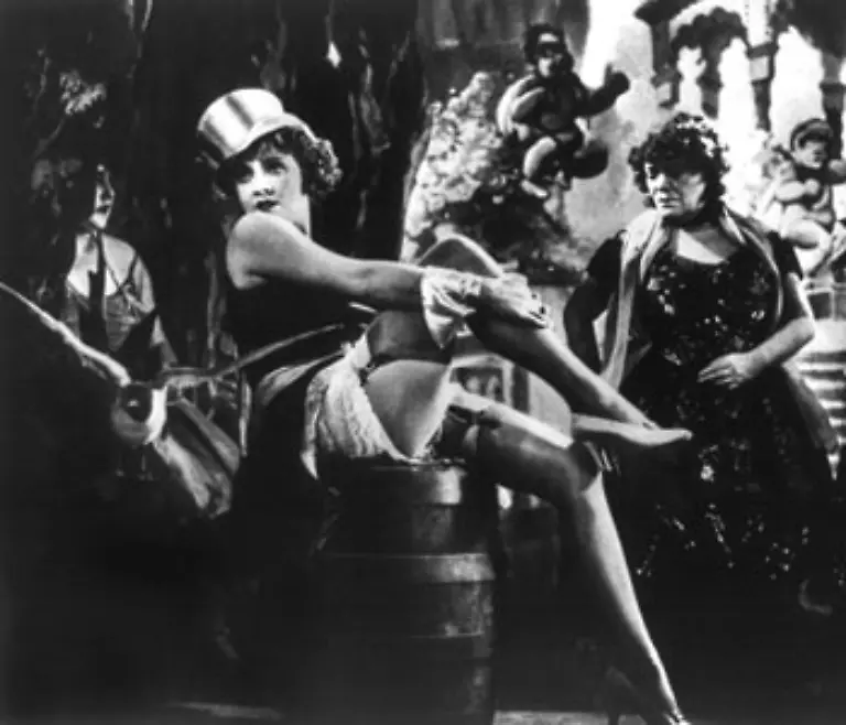 Mit-Einfuehrung-des-Tonfilms-geht-er-jedoch-zurueck-nach-Deutschland