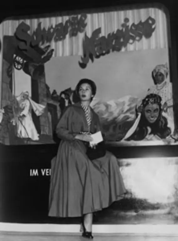 1948-wird-Alfred-Junge-in-der-Sparte-Art-Direction-Color-fuer-seine-Arbeit-als-kuenstlerischer-Leiter-des-Films-Black-Narcissus-mit-dem-Oscar-ausgezeichnet-Der-Film-verhilft-der-britischen-Schauspielerin-Jean-Simmons-zum-Durchbruch