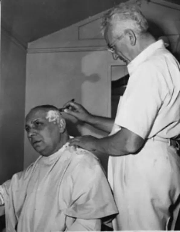 133-in-einer-Nebenrolle-brillierte-der-exzentrische-oesterreichisch-amerikanische-Regisseur-und-Schauspieler-Erich-von-Stroheim