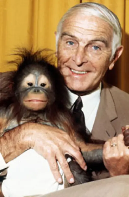 1960-bekommt-der-Tierforscher-Bernhard-Grzimek-einen-Oscar-in-der-Kategorie-bester-Dokumentarfilm-fuer-Serengeti-darf-nicht-sterben-ueber-den-gleichnamigen-Nationalpark-in-Tansania