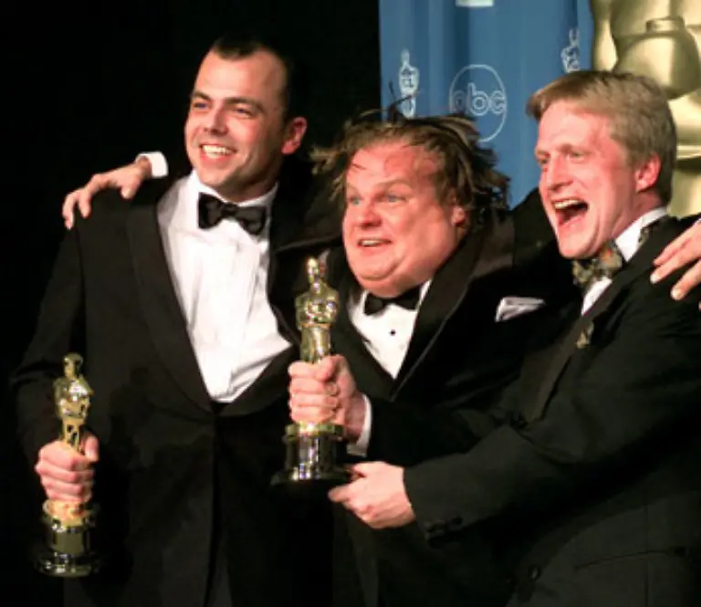 Thomas-Stellmach-und-Tyron-Montgomery-l-in-der-Mitte-Oscar-Praesentator-Chris-Farley-bekommen-1997-den-Oscar