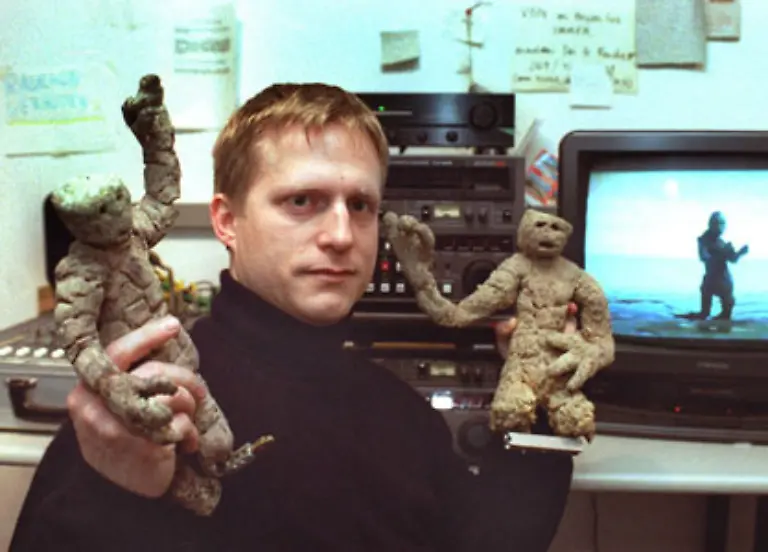 fuer-Quest-als-besten-Zeichentrick-Kurzfilm-Thomas-Stellmach-mit-den-animierten-Figuren-aus-dem-Film