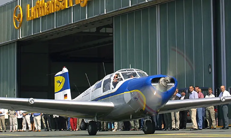 Die-Wurzeln-von-Saab-liegen-im-Flugzeugbau-1937-wurde-durch-einen-Zusammenschluss-das-Unternehmen-in-Linkoeping-gegruendet