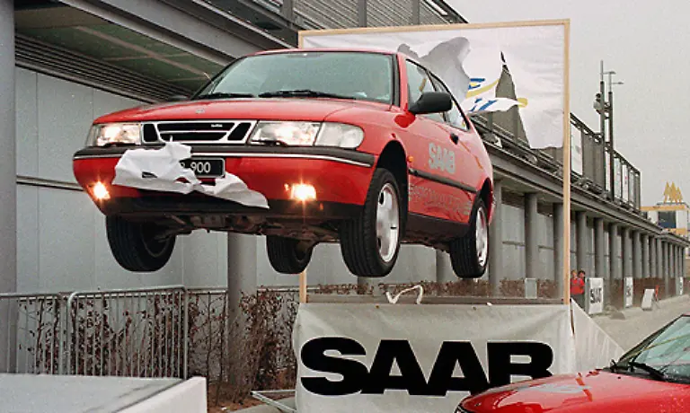 Nach-Jahren-von-Defiziten-und-sinkenden-Verkaufszahlen-droht-nun-das-Ende-Der-wankende-Gigant-aus-Detroit-versucht-angesichts-der-eigenen-Schwaeche-alles-abzustossen-was-Geld-kostet-oder-Gewinn-bringen-koennte-Saab-steht-ganz-oben-auf-der-Liste