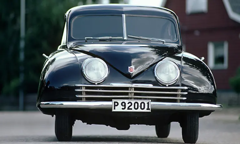 Der-Saab-92-war-das-erste-Auto-ueberhaupt-mit-einem-Seitenaufprallschutz-Den-Elchen-verdanken-schwedische-Automobile-seit-jeher-ihre-besonders-hohe-Sicherheit-So-auch-in-diesem-Fall