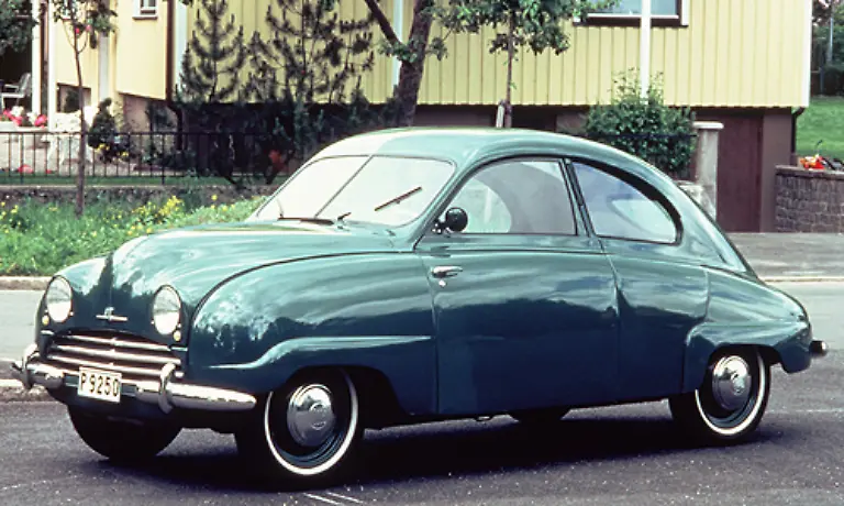 Also-wurden-Saabs-kopfueber-aus-mehreren-Metern-auf-die-Motorhaube-knallen-gelassen-Der-erste-Crashtest-bei-Saab-war-geboren-und-man-gewann-wichtige-Erkenntnisse-zur-Verbesserung-der-Fahrgastzelle