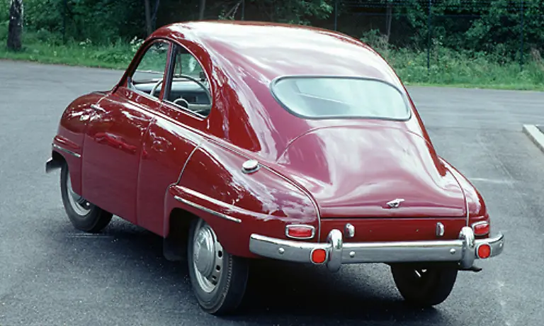 Mit-dem-92B-gab-es-ab-1952-erhebliche-Aenderungen-Der-Kofferraum-war-von-aussen-zugaenglich-das-Heckfenster-wurde-groesser-und-ein-Jahr-spaeter-stieg-die-Leistung-auf-28-PS