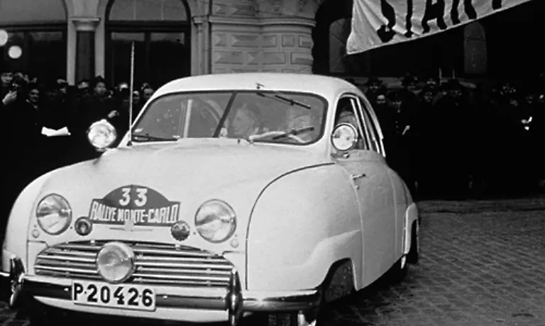 Schon-mit-den-ersten-Automobilen-war-das-Unternehmen-dem-Rallyesport-verbunden-Erik-Carlson-gewann-damit-die-Schweden-Rallye-1952-gewannen-Molander-und-Beifahrerin-Kjerstadius-mit-dem-Saab-92-die-Rallye-Monte-Carlo-der-Frauen
