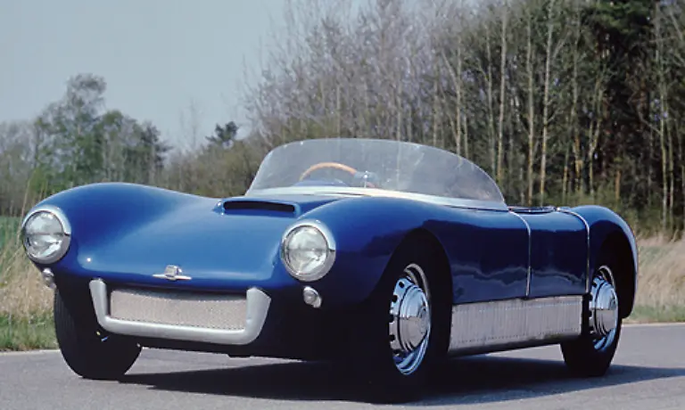 In-Schweden-schraubte-man-derweil-an-weiteren-Legenden-Der-eigenwillige-Sonnett-von-1956-brachte-es-bei-nur-500-Kilogramm-Gewicht-auf-eine-Hoechstgeschwindigkeit-von-160-km-h