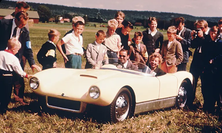 Rolf-Mellde-der-Schoepfer-des-ersten-Sonett-liess-sich-fuer-sein-Auto-zwar-feiern