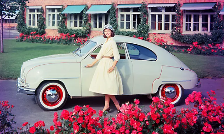 Die-Frontscheibe-war-ungeteilt-es-gab-Befestigungspunkte-fuer-Sicherheitsgurte-vorn-und-Blinkleuchten-statt-Winkern-Die-Sitze-waren-zur-besseren-Uebersicht-hoeher-montiert