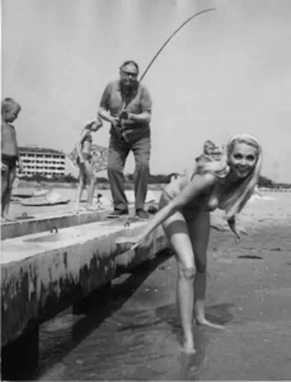 Als-der-Film-auf-ihn-aufmerksam-wurde-war-er-schon-ueber-40-und-Hoerfunkstar-Durch-seine-Theatertouren-und-Bunten-Abende-kannten-ihn-bereits-viele-Er-entspraeche-ja-genau-den-Massen-der-Breitwand-witzelte-der-uebergewichtige-Entertainer