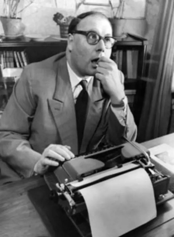 Seine-eigene-Familie-erlebte-ihn-als-rastlosen-Mann-dessen-Leben-das-Showgeschaeft-war-In-diesen-Jahren-jagte-er-buchstaeblich-von-einem-Erfolg-zum-naechsten-heisst-es-in-einer-von-Rainer-Berg-und-Norbert-Klugmann-veroeffentlichten-Biografie