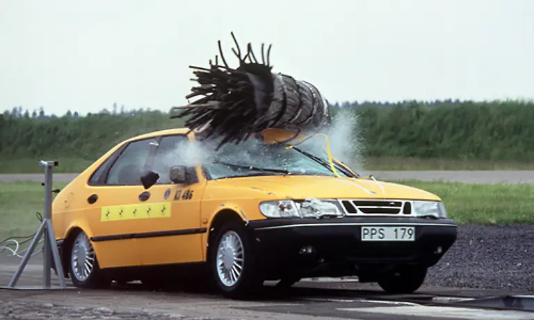 Ab-1994-kam-der-900-II-auf-den-Markt-Er-basierte-auf-einer-gemeinsamen-Plattform-mit-dem-Opel-Vectra-und-hatte-daher-nicht-mehr-viel-mit-seinem-Vorgaenger-gemein