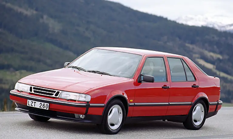 Um-die-Ueberlegenheit-der-Turbo-Technik-der-Motoren-zu-demonstrieren-schickte-Saab-einige-Fahrzeuge-im-Jahr-1986-auf-Rekordjagd-Nach-100-000-Kilometern-standen-21-internationale-Rekorde-und-zwei-Weltrekorde-zu-Buche