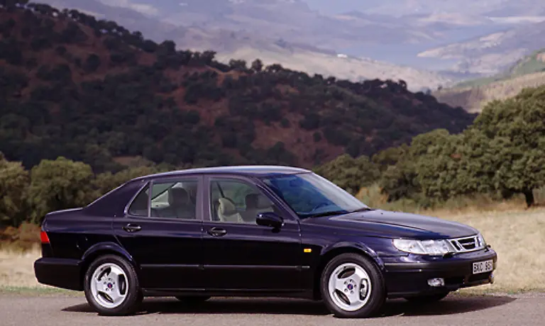 1998-wurde-der-9000-durch-den-Saab-9-5-abgeloest-Neben-den-traditionellen-Benzinern-die-groesstenteils-turboaufgeladen-sind-kamen-aus-der-Kooperation-mit-Fiat-drei-Dieselantriebe-hinzu