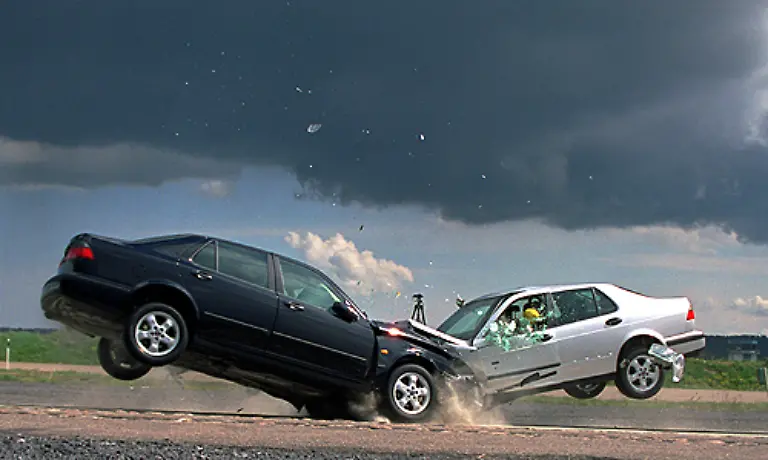 Sein-grosses-Plus-ist-die-sprichwoertliche-Sicherheit-von-Saab-Im-9-5-feierten-aktive-Kopfstuetzen-ihre-Premiere-Damit-soll-bei-einem-Auffahrunfall-dem-verbreiteten-Schleudertrauma-vorgebeugt-werden