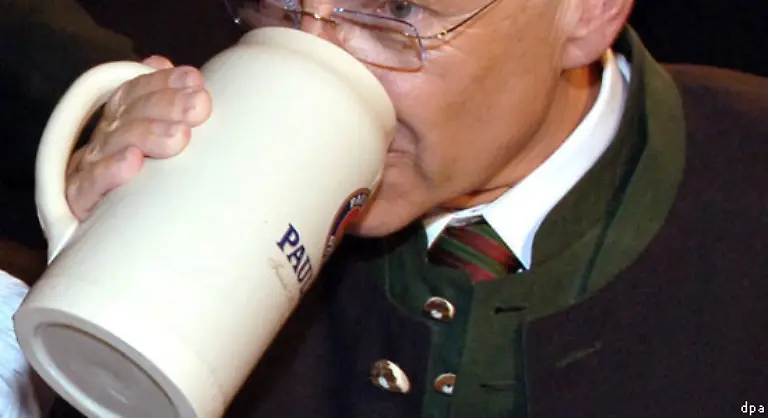 Okay-nicht-alle-trinken-Manche-tun-nur-so-zumindest-manchmal