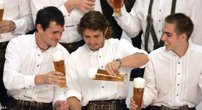 Vor-allem-in-Bayern-scheint-diese-seltsame-Sitte-verbreitet-zu-sein-Der-Vorteil-Der-Kater-bleibt-aus-Der-Nachteil-Man-macht-sich-laecherlich