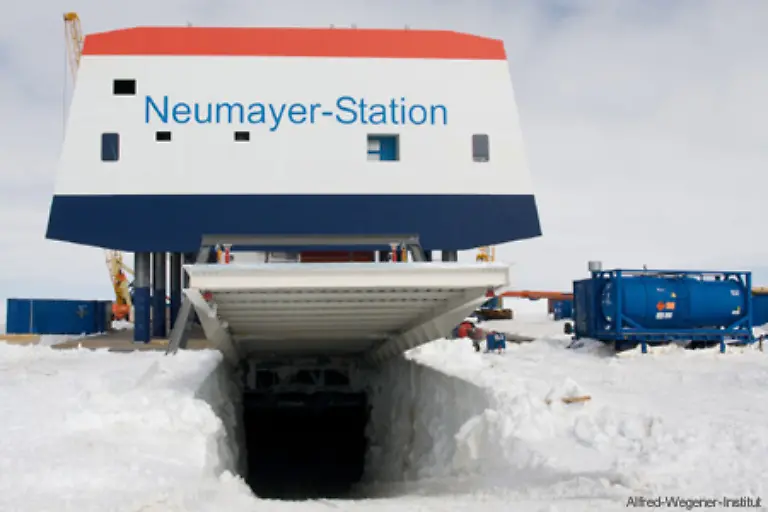 Die-Kosten-fuer-den-High-Tech-Bau-belaufen-sich-auf-insgesamt-39-Millionen-Euro-Den-wissenschaftlichen-Wert-sieht-das-Alfred-Wegener-Institut-fuer-Polar-und-Meeresforschung-in-ihren-Langzeitmessungen