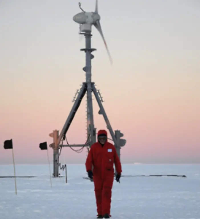 Die-Wissenschaftler-fuer-die-mit-Neumayer-III-eine-neue-Aera-beginnt-haben-vielfaeltig-Aufgaben-Sie-sollen-Klimadaten-sammeln-die-Einhaltung-des-Verbots-von-Nuklearversuchen-ueberwachen-und-bei-der-Erforschung-von-Walen-helfen