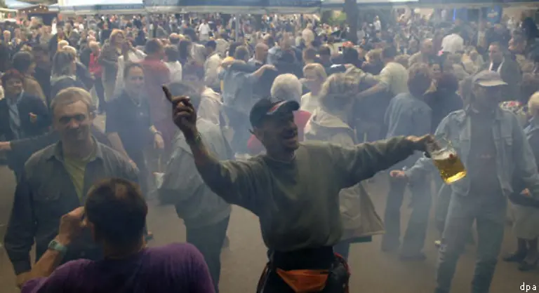 Tabu-ist-dagegen-am-naechsten-Morgen-genau-das-zu-trinken-womit-man-am-Abend-zuvor-aufgehoert-hat-Das-ist-ein-Ammenmaerchen-und-macht-den-Kater-nur-noch-schlimmer